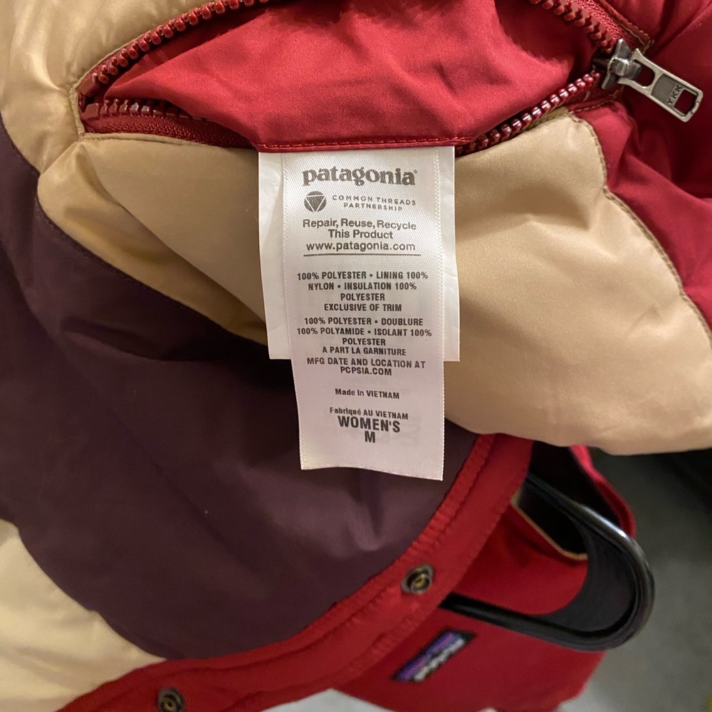 Patagonia Red Reversable Puffer Vest - Picture 5 of 6